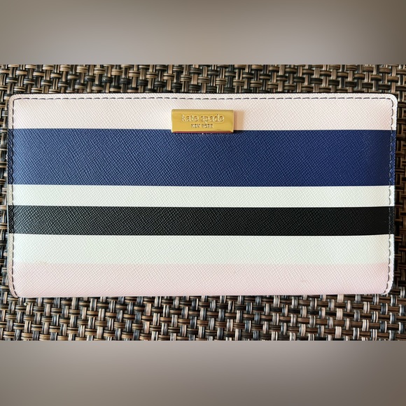 Kate Spade ♠️ Bifold wallet - Picture 1 of 6